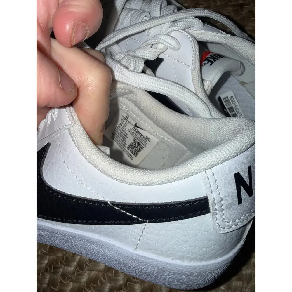 Nike Blazer Low '77 in white and black size youth 4 - Picture 4 of 7
